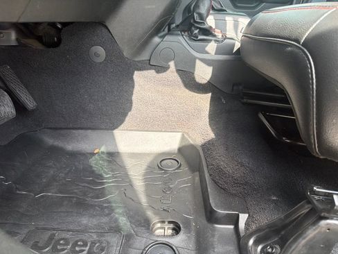 Used 2019 Jeep Wrangler Unlimited Rubicon AWD/4WD image 29