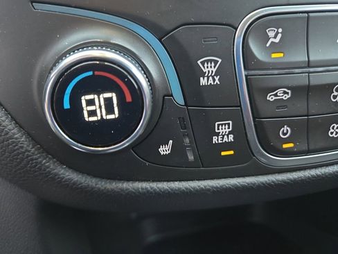 Used 2020 Chevrolet Equinox LT image 23