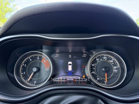 Used 2019 Jeep Cherokee Limited AWD/4WD image 23