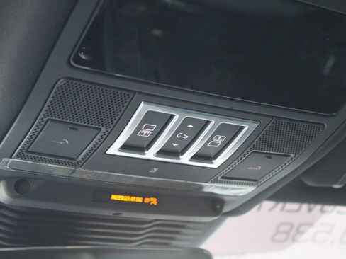 Certified 2025 Land Rover Discovery Dynamic SE image 33