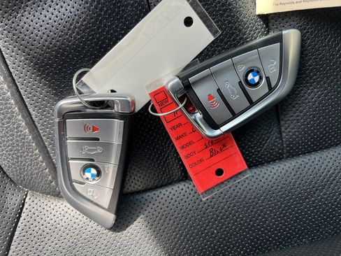 Used 2022 BMW 740i 740i w/ M Sport Package image 38