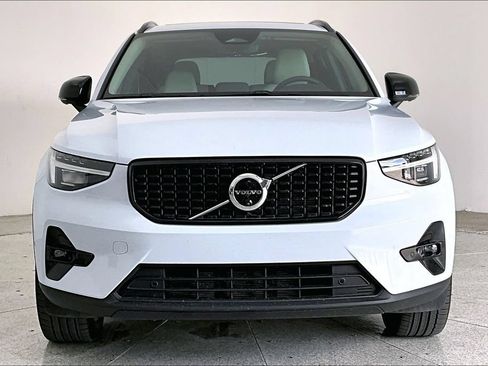 Used 2026 Volvo XC40 B5 Plus AWD/4WD image 3