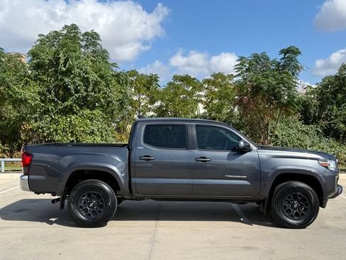 Used 2020 Toyota Tacoma SR5 RWD image 5
