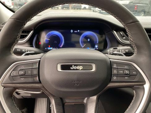 Certified 2023 Jeep Grand Cherokee Limited AWD/4WD image 18