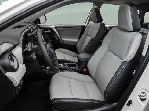 Used 2018 Toyota RAV4 Limited image 16