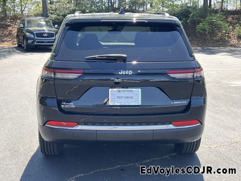 Used 2023 Jeep Grand Cherokee Laredo image 7