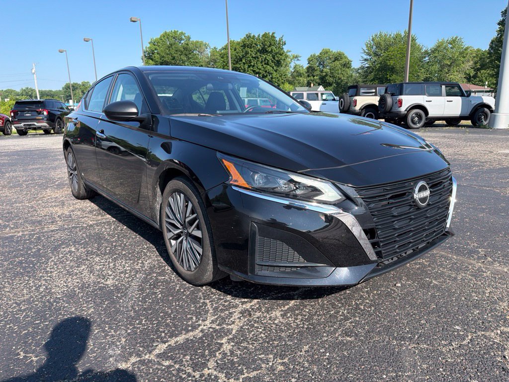 Used 2025 Nissan Altima 2.5 SV FWD image 10