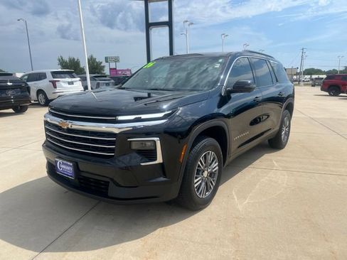Used 2026 Chevrolet Traverse LT w/ Driver Confidence Package AWD/4WD image 1