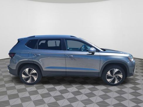 Used 2025 Volkswagen Taos SE AWD/4WD image 7