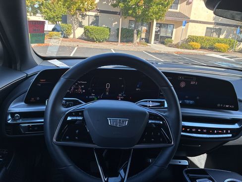 Used 2024 Cadillac Lyriq Luxury RWD image 22