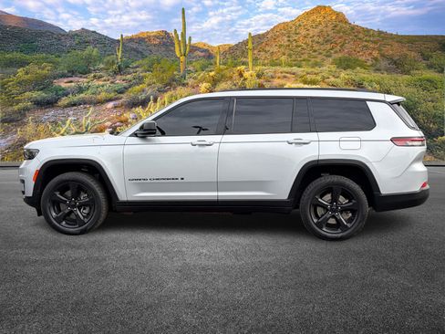Used 2022 Jeep Grand Cherokee L Laredo AWD/4WD image 7