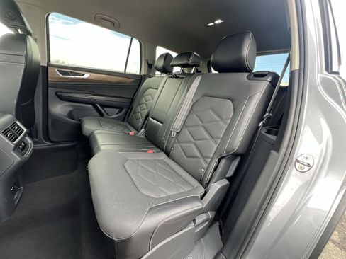 Used 2024 Volkswagen Atlas SE image 23