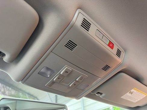 Used 2021 Volkswagen Jetta SE FWD image 25