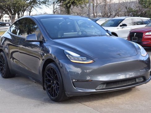 Used 2021 Tesla Model Y Long Range image 4
