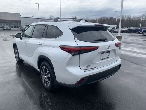 Used 2022 Toyota Highlander XLE image 6