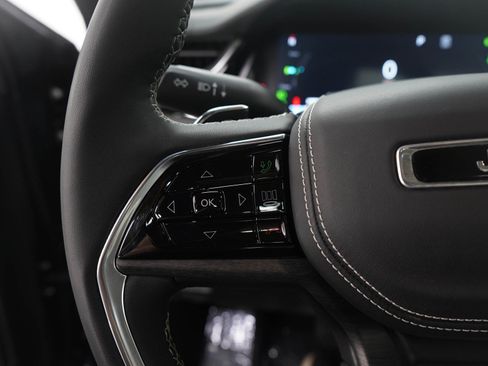 Used 2023 Jeep Grand Cherokee Overland w/ Luxury Tech Group IV image 28