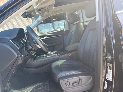 Used 2018 Audi Q5 Prestige w/ Prestige Package image 3