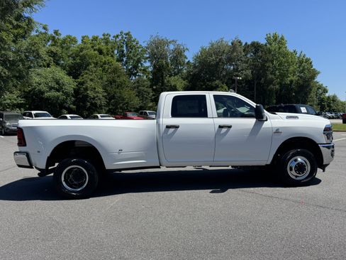 New 2026 RAM 3500 Tradesman w/ Chrome Appearance Group A AWD/4WD image 4