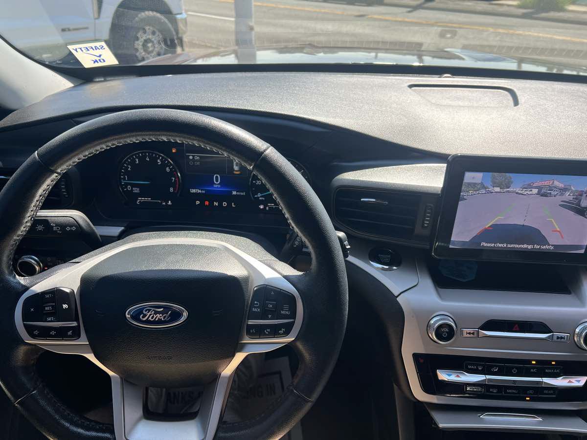 Used 2023 Ford Explorer XLT AWD/4WD image 12