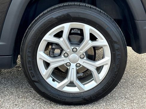 Certified 2024 Jeep Compass Latitude image 7