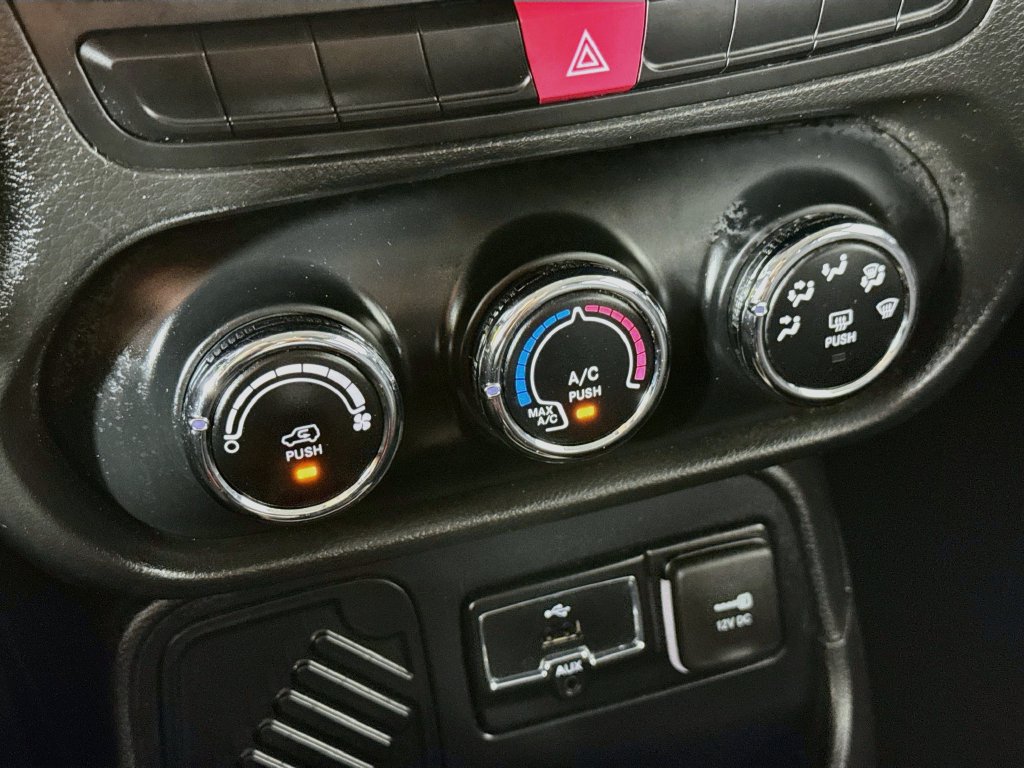 Used 2015 Jeep Renegade Sport w/ Power & Air Group FWD image 16