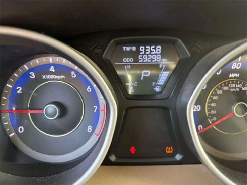 Used 2012 Hyundai Elantra GLS FWD image 12