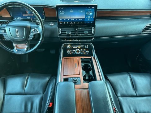 Used 2024 Lincoln Navigator Premiere AWD/4WD image 12