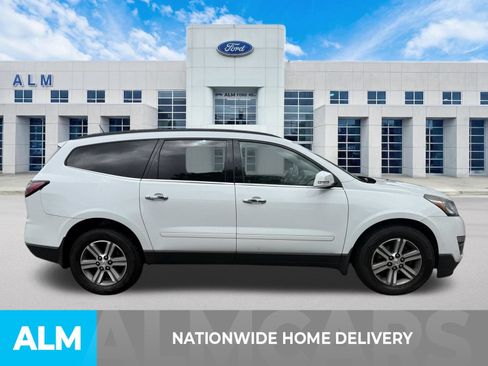 Used 2017 Chevrolet Traverse LT FWD image 4