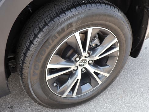 Used 2019 Toyota Highlander LE FWD image 39