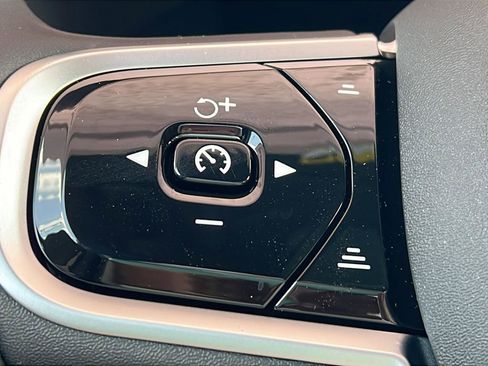 New 2026 Volvo XC60 B5 Plus AWD/4WD image 23