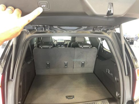 Used 2024 Chevrolet Suburban High Country image 33