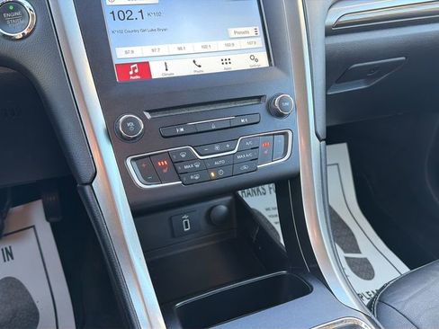 Used 2017 Ford Fusion SE w/ Fusion SE Technology Package image 36