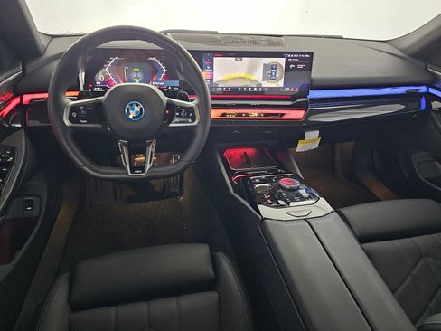 Used 2026 BMW 550e xDrive w/ Premium Package AWD/4WD image 18