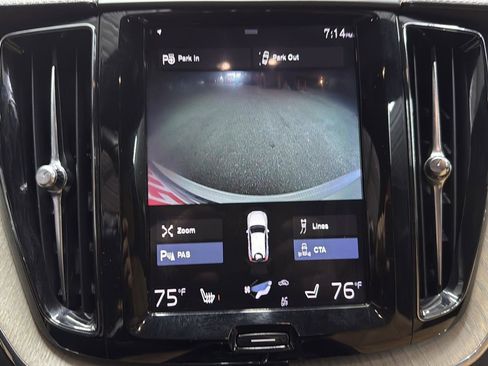 Used 2018 Volvo XC60 T6 Inscription w/ Convenience Package image 19