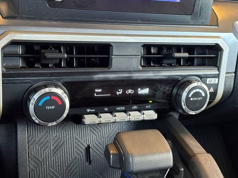 Used 2024 Toyota Tacoma SR5 AWD/4WD image 25