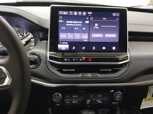 New 2026 Jeep Compass Latitude image 20