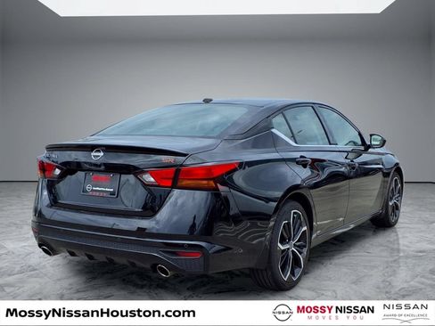 Used 2024 Nissan Altima 2.5 SR FWD image 7