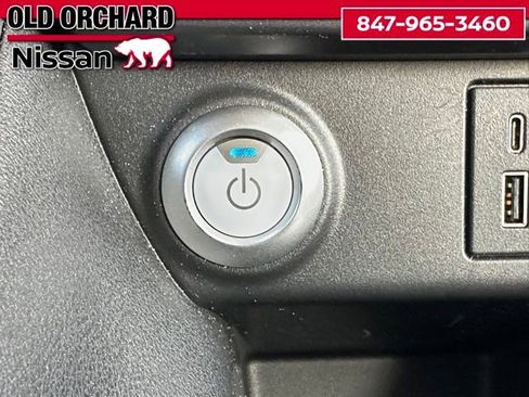 Used 2025 Nissan Leaf S image 18