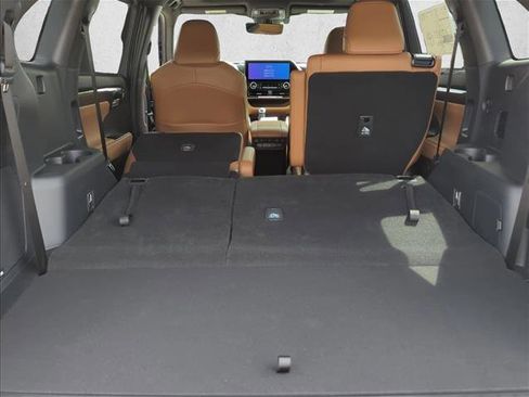 New 2026 Toyota Highlander Platinum image 25