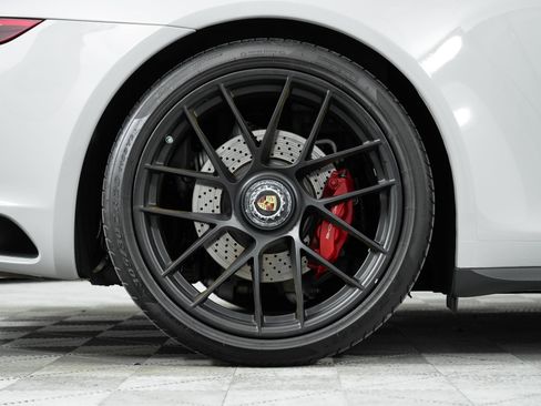 Used 2018 Porsche 911 Targa 4 GTS image 36
