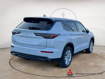 New 2026 Mitsubishi Outlander ES