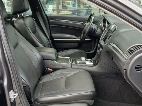 Used 2019 Chrysler 300 Limited image 9