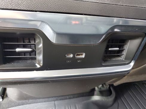 Used 2022 GMC Sierra 1500 SLT w/ SLT Premium Package AWD/4WD image 12