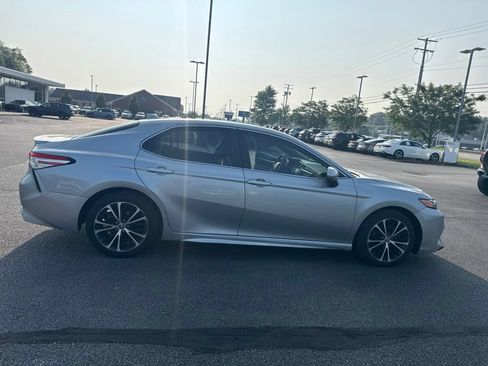 Used 2020 Toyota Camry SE FWD image 21