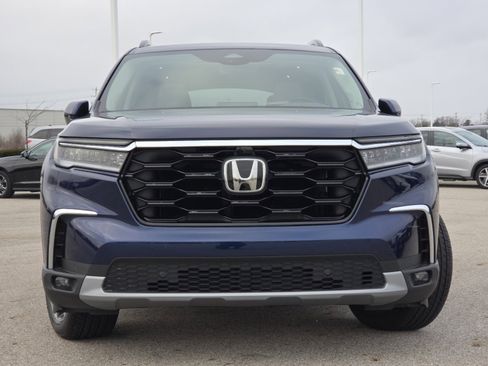 Used 2025 Honda Pilot Elite image 11