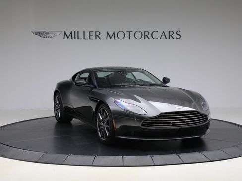 Used 2019 Aston Martin DB11 Coupe image 11