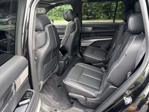 Used 2026 Cadillac Vistiq Platinum w/ LPO, Floor Liner Package AWD/4WD image 10