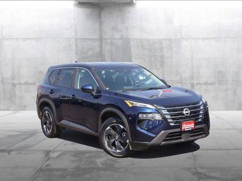 Used 2025 Nissan Rogue SV image 2