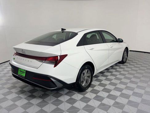 New 2026 Hyundai Elantra SE image 9