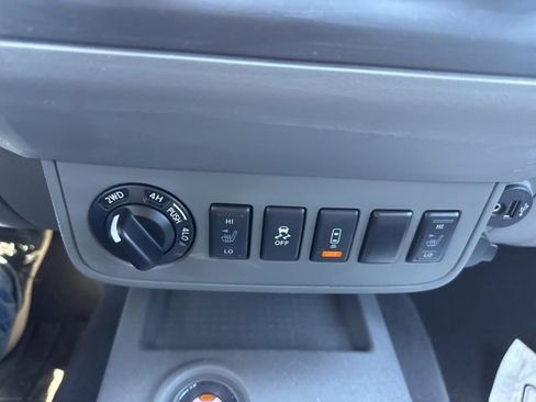 Used 2021 Nissan Frontier SV w/ Midnight Edition Floor Mats AWD/4WD image 21